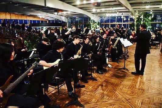 SmithtownCSD's tweet photo. What a great night at the @SCSD_HSW  annual PTSA Dinner/Fashion Show! 👠 
Nearly 60 seniors walked the runway at Flowerfield.
🙌to the HSW PTSA for putting on a great show. The proceeds from the gala will support our senior scholarships and our cultural arts programs. 
#BELIEVE https://t.co/L1174HigEV