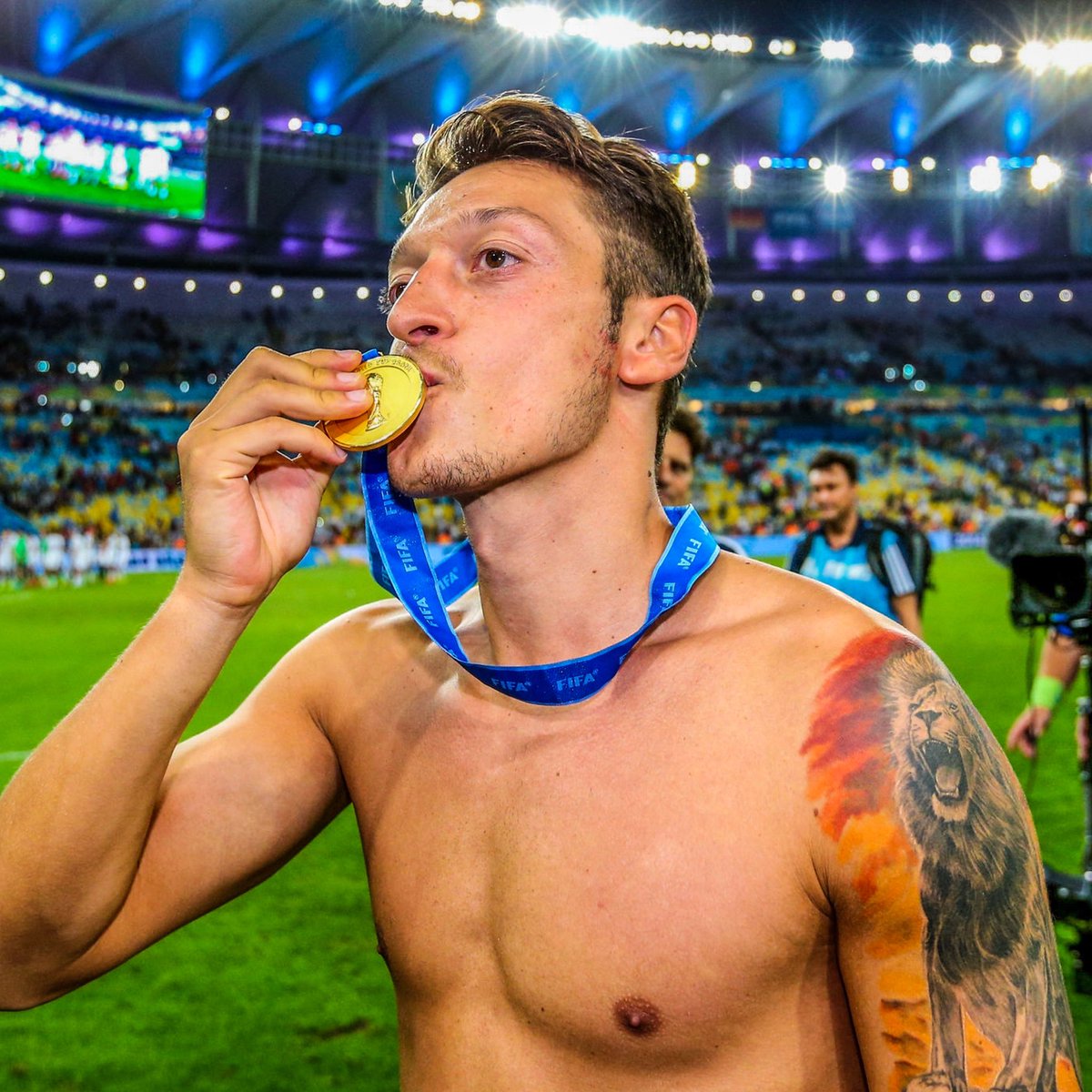 Who made you fall in love with Arsenal?

I'll start: