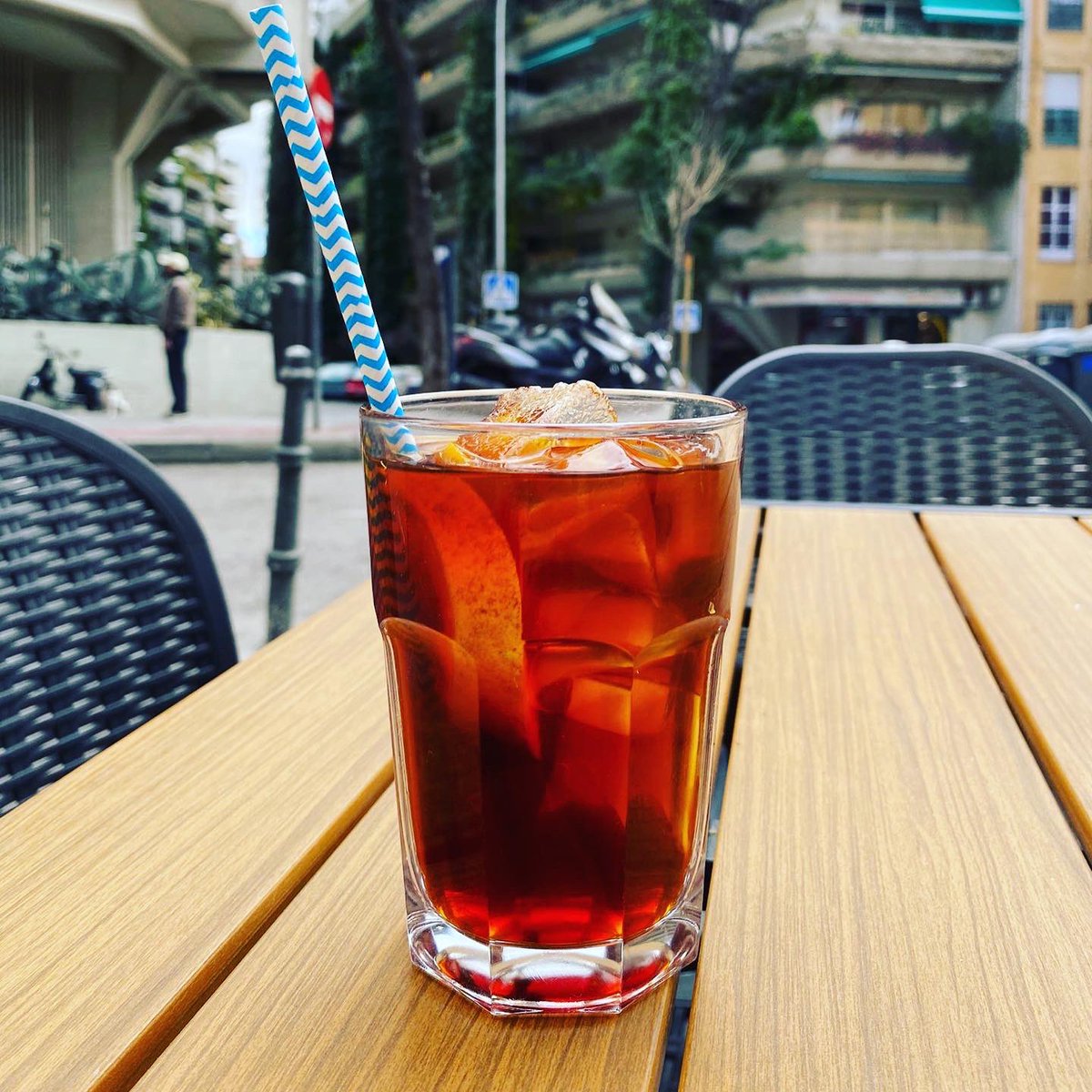 Comienza la temporada de #ColdBrew ❄️En Camden Malasaña podrás degustar un Etiopía Onyx y en Camden Velilla de un México Jaguar.El #cafédeespecialidad también se disfruta en frío
#camdencoffeeroasters #solobuencafe
#cafe #cafedeespecialidad #madrid #CoffeeLover #CoffeeAddict