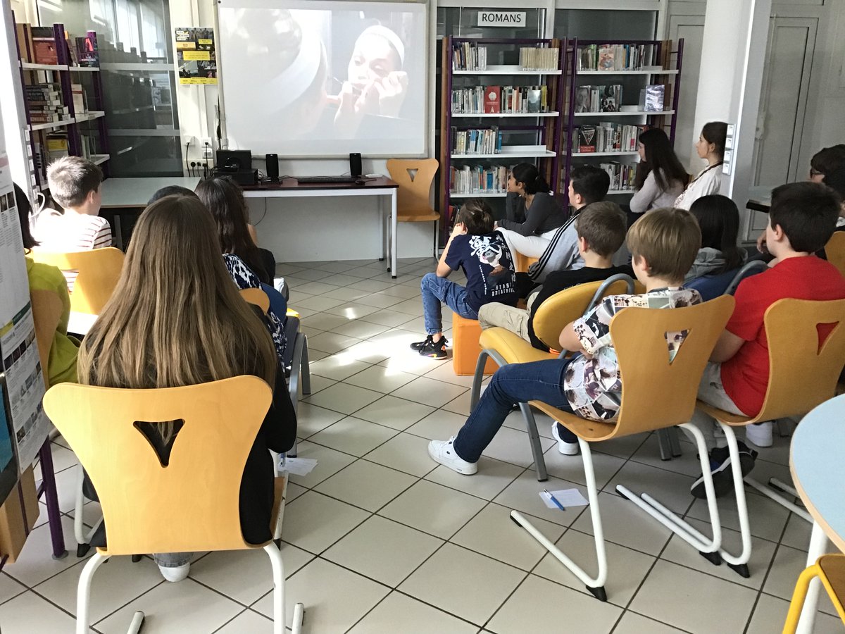 HeleneRicarrere's tweet photo. 🎬Clap de fin pour @lafeteducourt au #CDI @CTarnos Palmarès Prix du public collégien 2023 #Lesrosesetlesbleus et #Jeûnedété De nombreux élèves ont cette année encore répondu présents au rdv : débats, critiques📽️, beaucoup de plaisir ! #FCM #profsdocs #DAAC @AcBordeaux @CmiDocBx https://t.co/DBFtsvjVv1