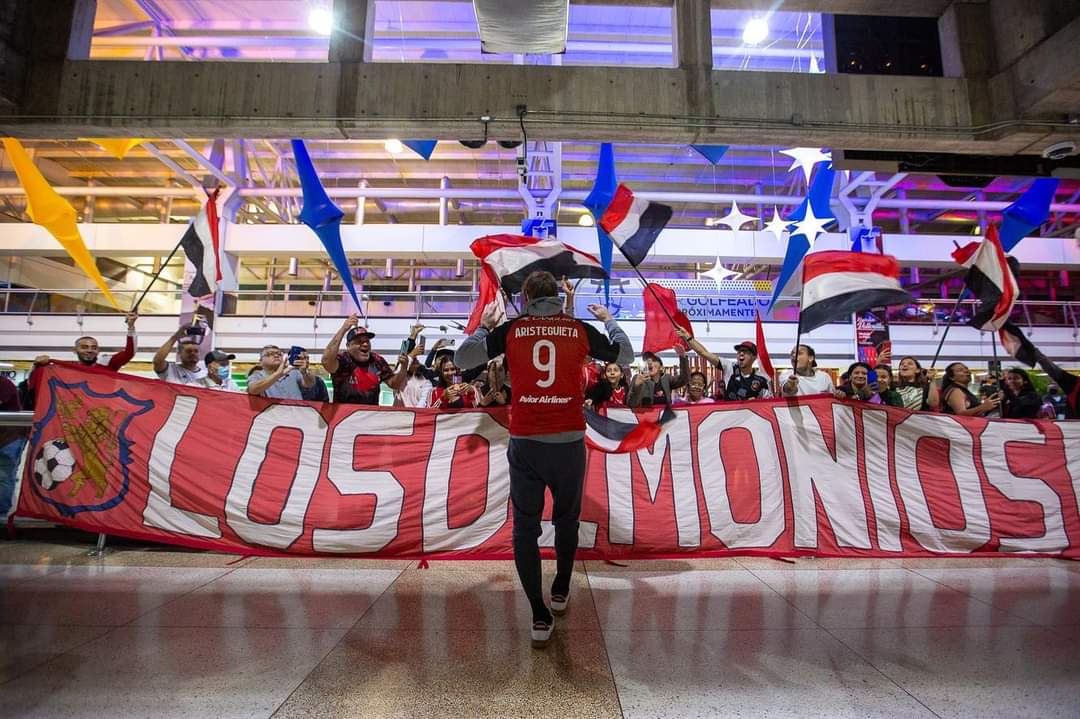 RxRLBDF02's tweet photo. Bienvenido a casa, ídolo 🇾🇪 @Feraristeguieta https://t.co/qe4YHLNsvl