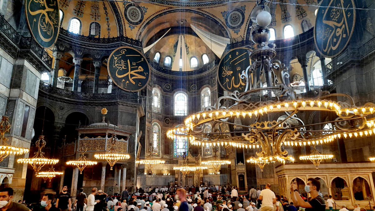 Allah’ın rahmeti üzerimize olsun. Sofralarımız bereketli olsun inşallah. 
Hayırlı ramazanlar …