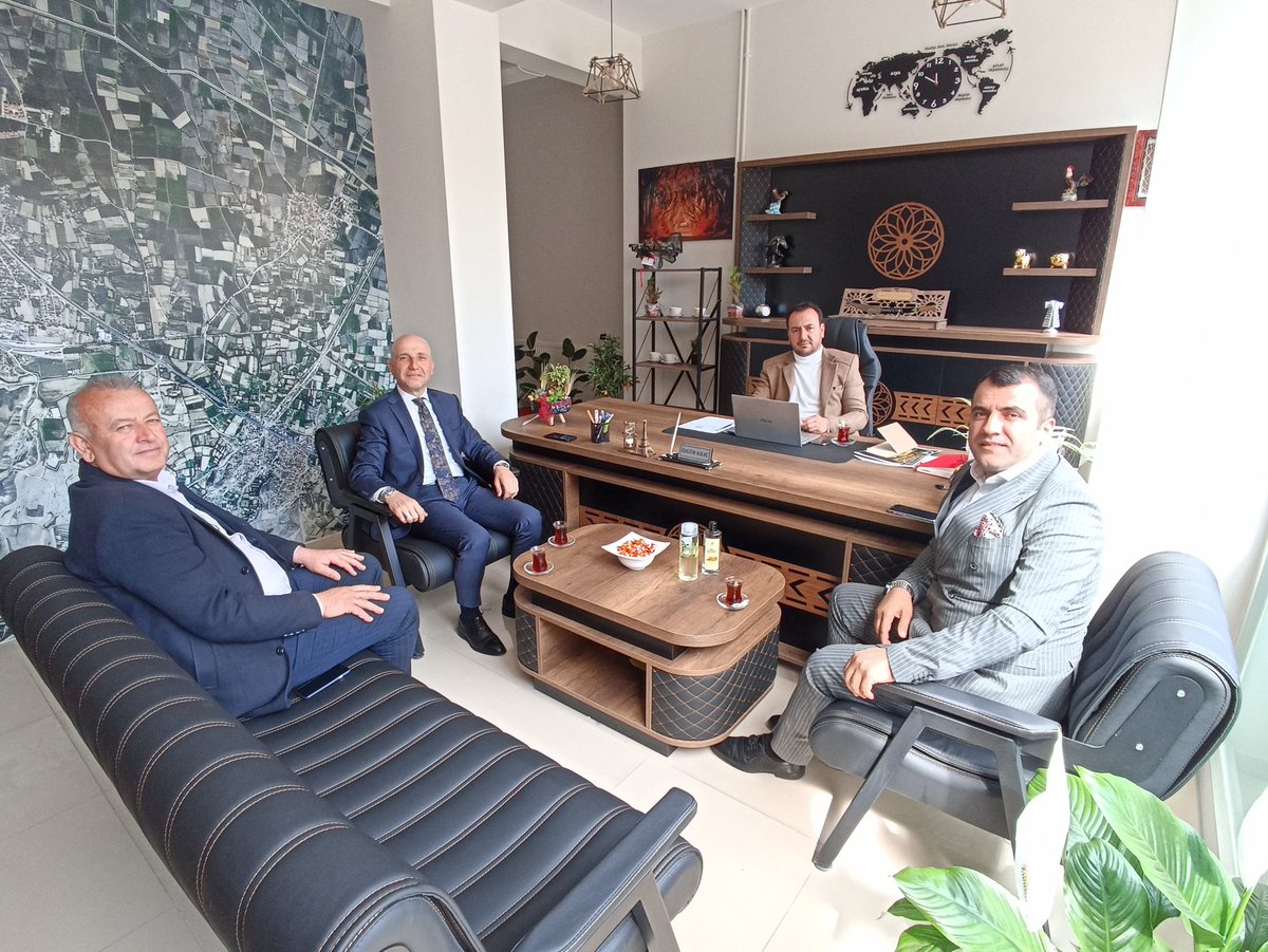 AK Parti Sarayköy İlçe Başkan Yardımcılarımız, çok değerli kardeşlerim Özgür Kılıç ve Serdar Özdemir'i ziyaret ederek yeni açtıkları iş yerleri Özkılıç Emlak ve Gayrimenkul için hayırlı olsun dileklerimizi ilettik.

Rabbim bol ve bereketli kazançlar versin inşallah.