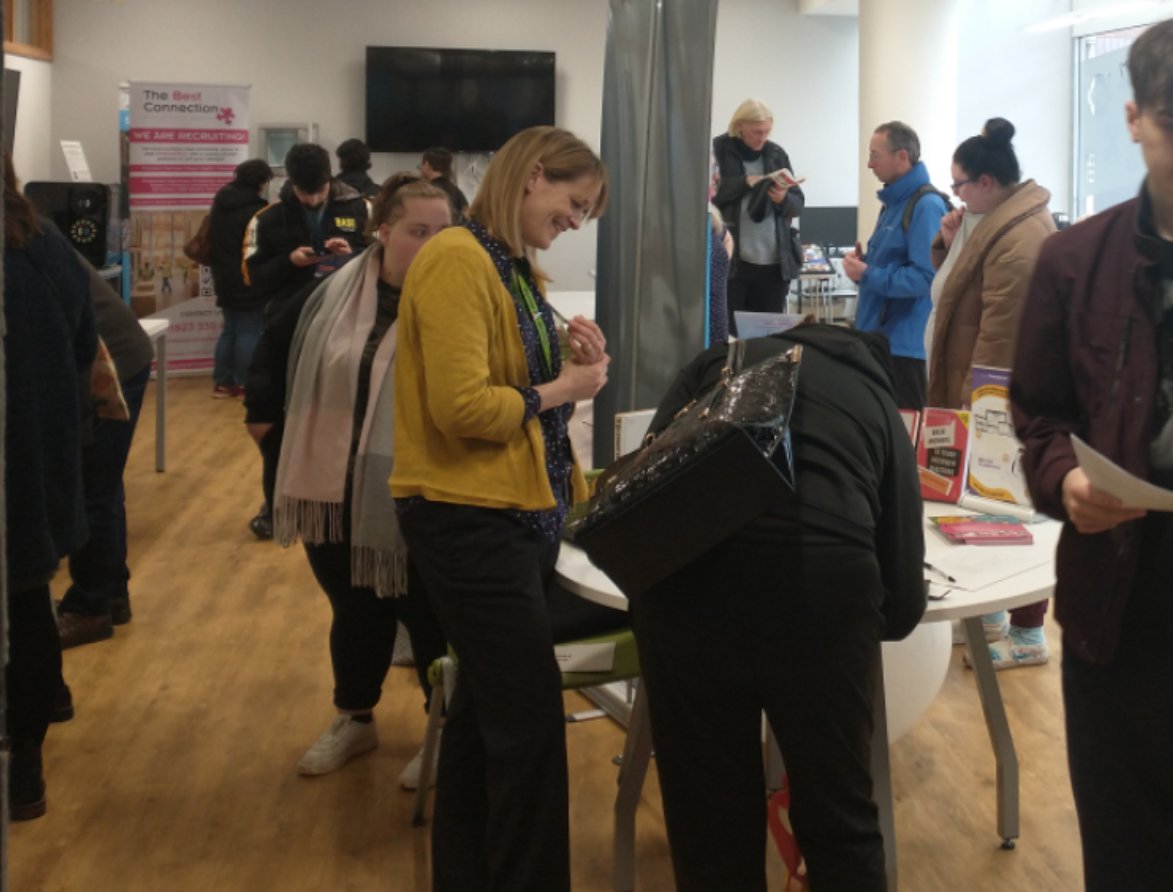 JodieWilsonUk's tweet photo. 🏆 Yesterday saw 70 attendees at the #TauntonJC #JobsFair held in #TauntonLibrary of which 54 were taken forward to the next stage of employment 🏆  Well done all👏👏#TeamASG @KateCurtisDWP @FoxWfox @RamachandranDWP https://t.co/5FMPqhuU5J