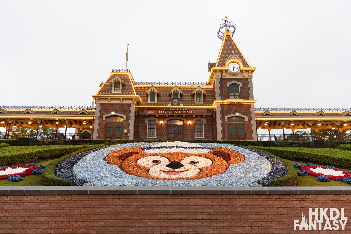 Hong Kong Disneyland unprecedentedly replaced Floral Mickey at the