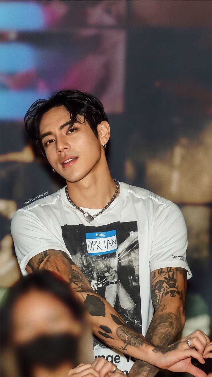 christiansgallery tweet media