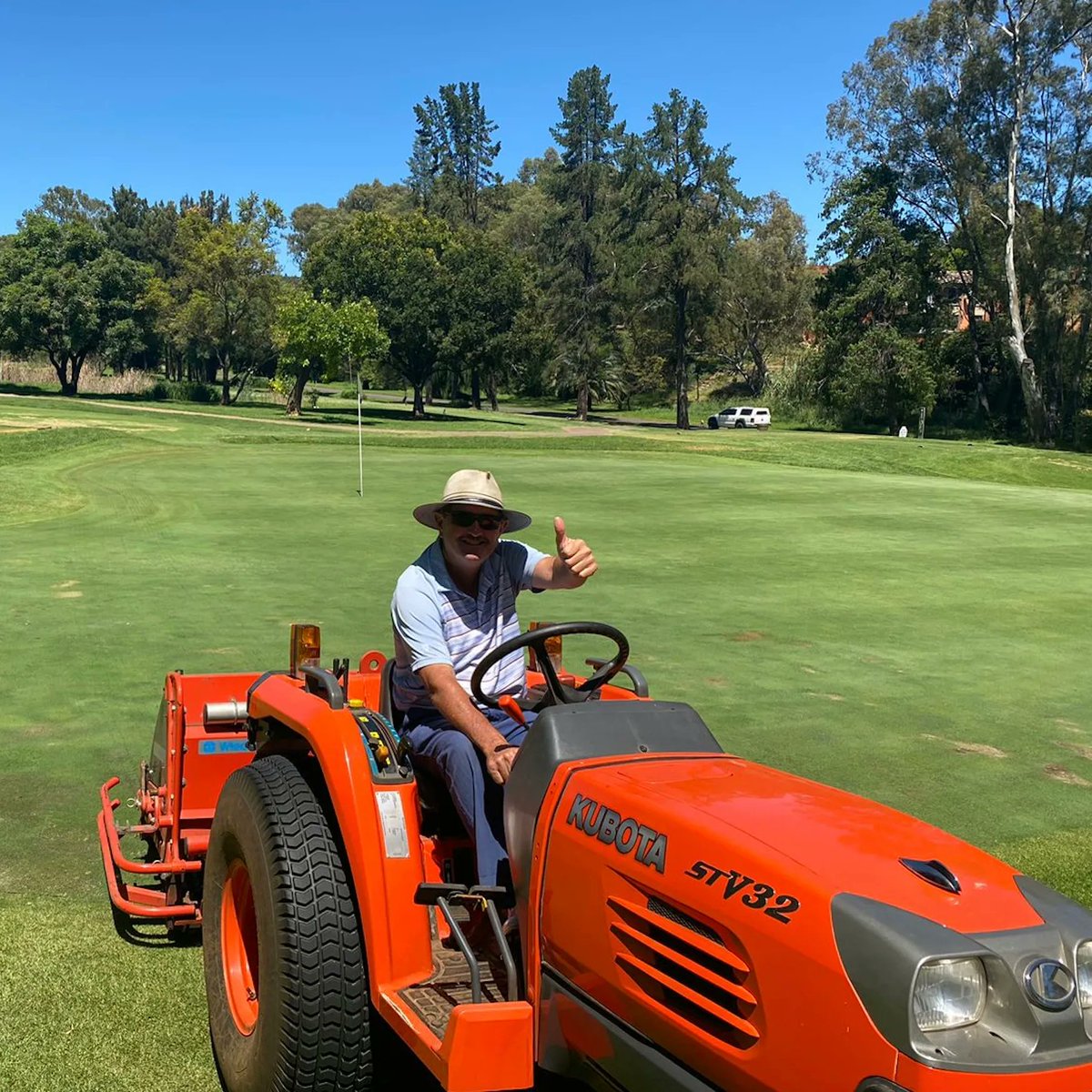 SyngentaTurfSA's tweet image. Happy faces!

Pieter Cooper from Wingate Park #GolfClub. 

A huge fan of 
#qualibra ✅ 
#subduemaxx ✅ 
#bannermaxx ✅ 
#heritage ✅ 
#primomaxx ✅ 
#daconil ✅