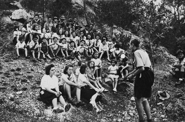mahjparis's tweet image. Dimanche 26 mars à 18h
#Rencontre "Éclaireurs israélites de France, cent ans d’histoire", avec Johanna Lehr et Samuel Ghiles-Meilhac, historiens, et Jérémie Haddad, président des EEIF, animée par Ruben Honigmann
En partenariat avec les #EEIF et #Akadem
👉 cutt.ly/74mETr4