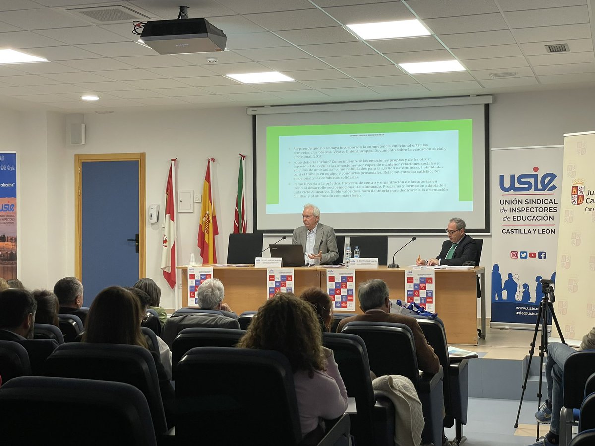 USIE_inspeccion's tweet image. D. Àlvaro Marchesi hace hincapié en la importancia de trabajar la competencia emocional, en la hora de tutoría, a través de un programa de desarrollo socioemocional adecuado a la edad del alumnado #tutoria #competenciaemocional
