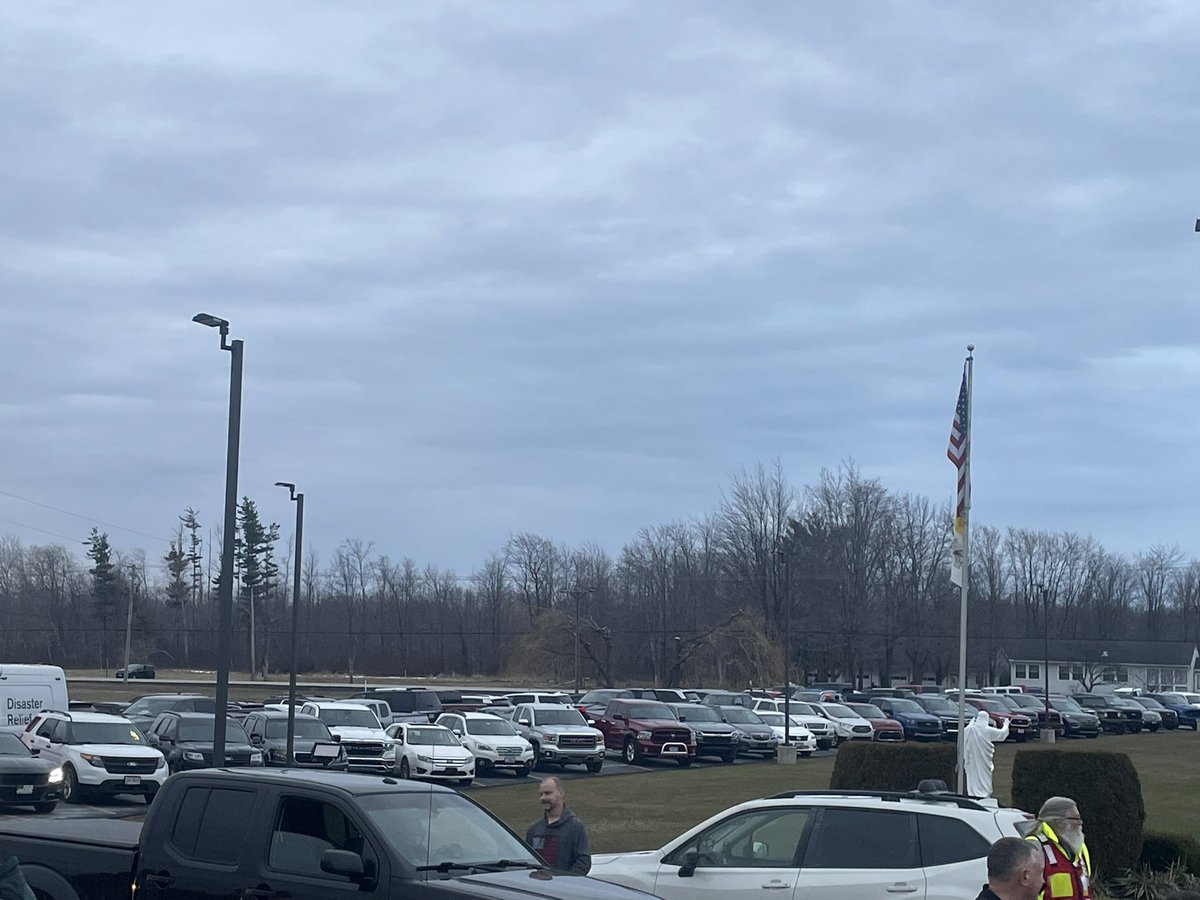 MikeHoldenNews's tweet photo. RIGHT NOW: Here’s a look at the people registering to help search for#missing #SusanTaylor. You must be 18. Sign up at St. Patrick’s. Wear boots, be prepped to search heavily wooded areas.  Bring photo  ID. Stay with @WEWS. https://t.co/0dq6myxWTQ
