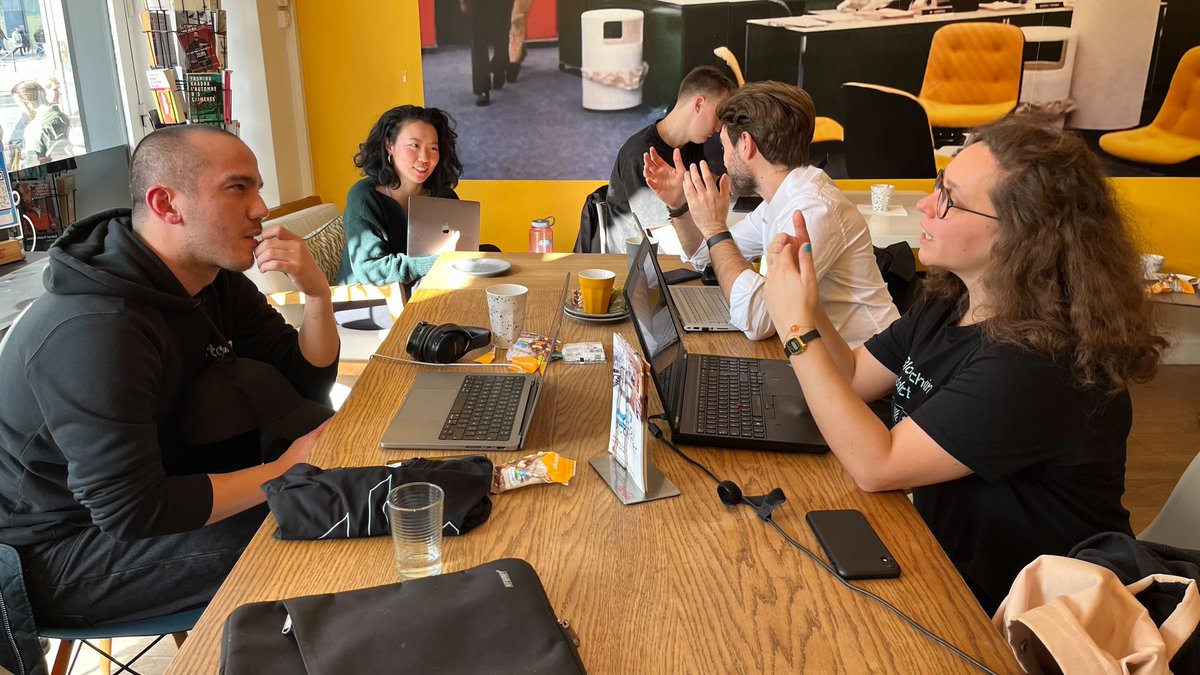 _zondax_'s tweet photo. BIG thanks to all the attendees who made the #Orbit Hacker Base a huge success, together with @Filecoin @FilFoundation 🔥
🙌Shoutout to our team members Lola and Ainhoa for showcasing #Beryx & #SolidityLibs and guiding developers through deploying their smart contract on #FVM https://t.co/j1RsMYssEU