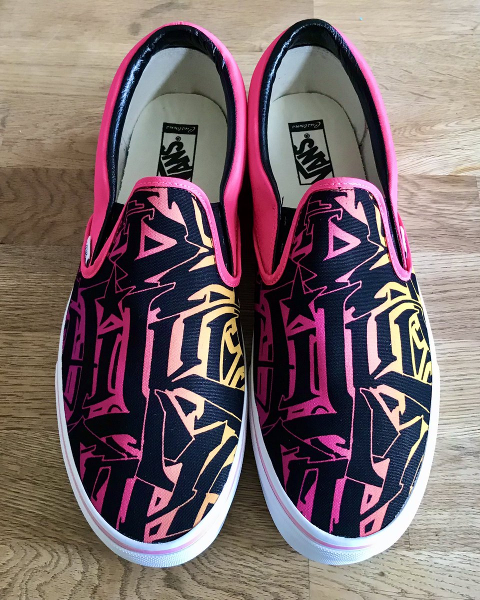 inkiegraffiti's tweet photo. Thanks to the team @vans @houseofvansldn @vans_uk_official the first sample pair of custom shoes look amazing! #sneakers #trainers #crepes   #skateboard #skateboarding #graffiti #graffitiart #graffitiartist #streetartist #urbanart #streetart #streetartuk #streetartglobe #bristol https://t.co/Y6btJnBgZy