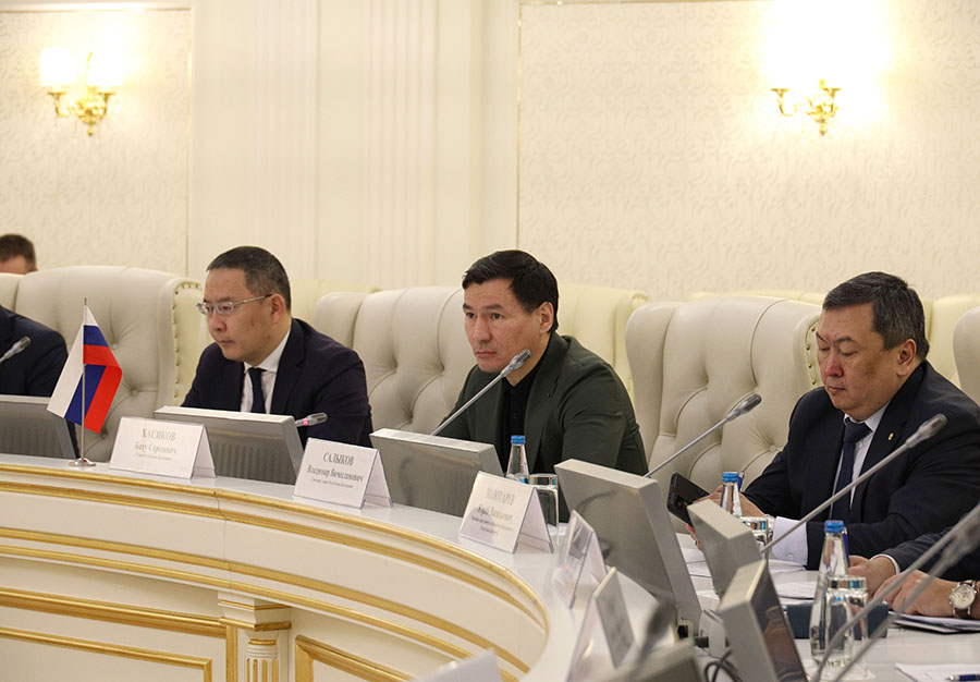 MintransBelarus's tweet photo. Министр транспорта и коммуникаций Алексей Авраменко провел заседание Рабочей группы по сотрудничеству Республики Беларуси и Республики Калмыкия. Мероприятие прошло в рамках визита иностранной делегации под руководством главы Калмыкии Бату Хасикова.  
https://t.co/0Ljtt8XYIn https://t.co/rLBLYQSPxK