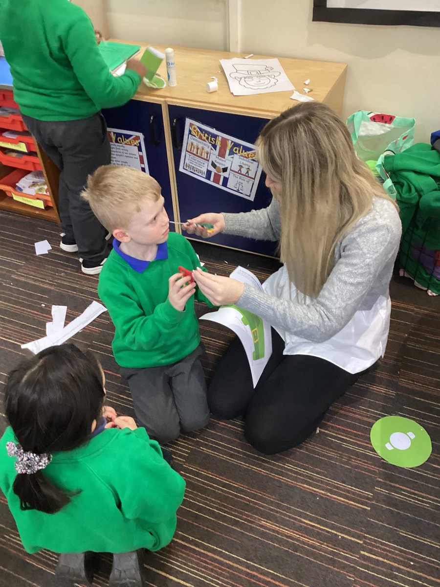 STPClass12HH's tweet image. A fun packed great afternoon making hats and masks #StPatrickDay @stpatsrochdale @STOC_CAT