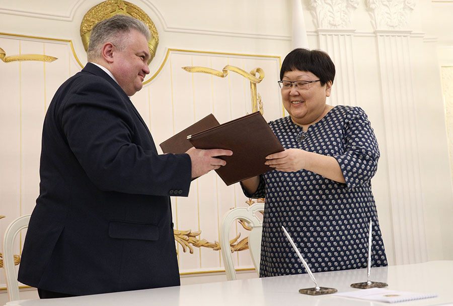 Министр транспорта и коммуникаций Алексей Авраменко провел заседание Рабочей группы по сотрудничеству Республики Беларуси и Республики Калмыкия. Мероприятие прошло в рамках визита иностранной делегации под руководством главы Калмыкии Бату Хасикова.  
mintrans.gov.by/ru/press-tsent…
