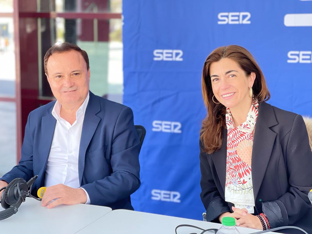 HoyxHoyMadrid's tweet photo. 🎙️ ¿Cómo ha evolucionado Coslada y @SERHenares en estos últimos 40 años?

Nos acompañan:

👉🏽 Ángel Viveros, @yoconviveros, alcalde de 
@Ayto_Coslada
👉🏽 Carlos Sánchez Herrero, director de la emisora desde su fundación hasta 1996
👉🏽 José Antonio Peral, fotógrafo https://t.co/p80a99L9vV