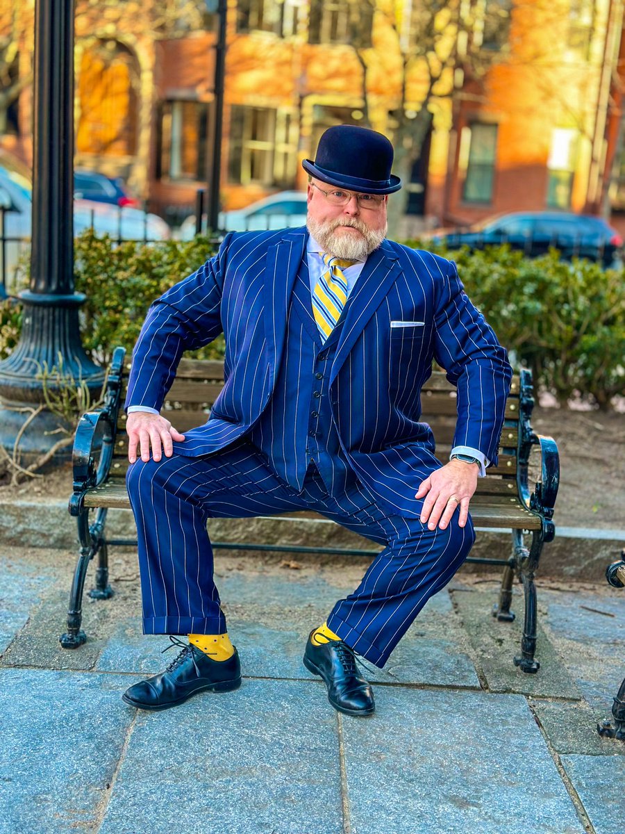 TheBigSartorial's tweet image. Walking holding my hat due to wind
Crowd across the street: “Put it on! Put the hat on!”
Me: &amp;lt;Puts hat on&amp;gt;
Cheering, applause and merriment
I really need to make this a musical next time.
_
Suit: Martin Greenfield 
Tie: London York
Hat: Bates
Socks: Dapper Classics
Shoes: AE