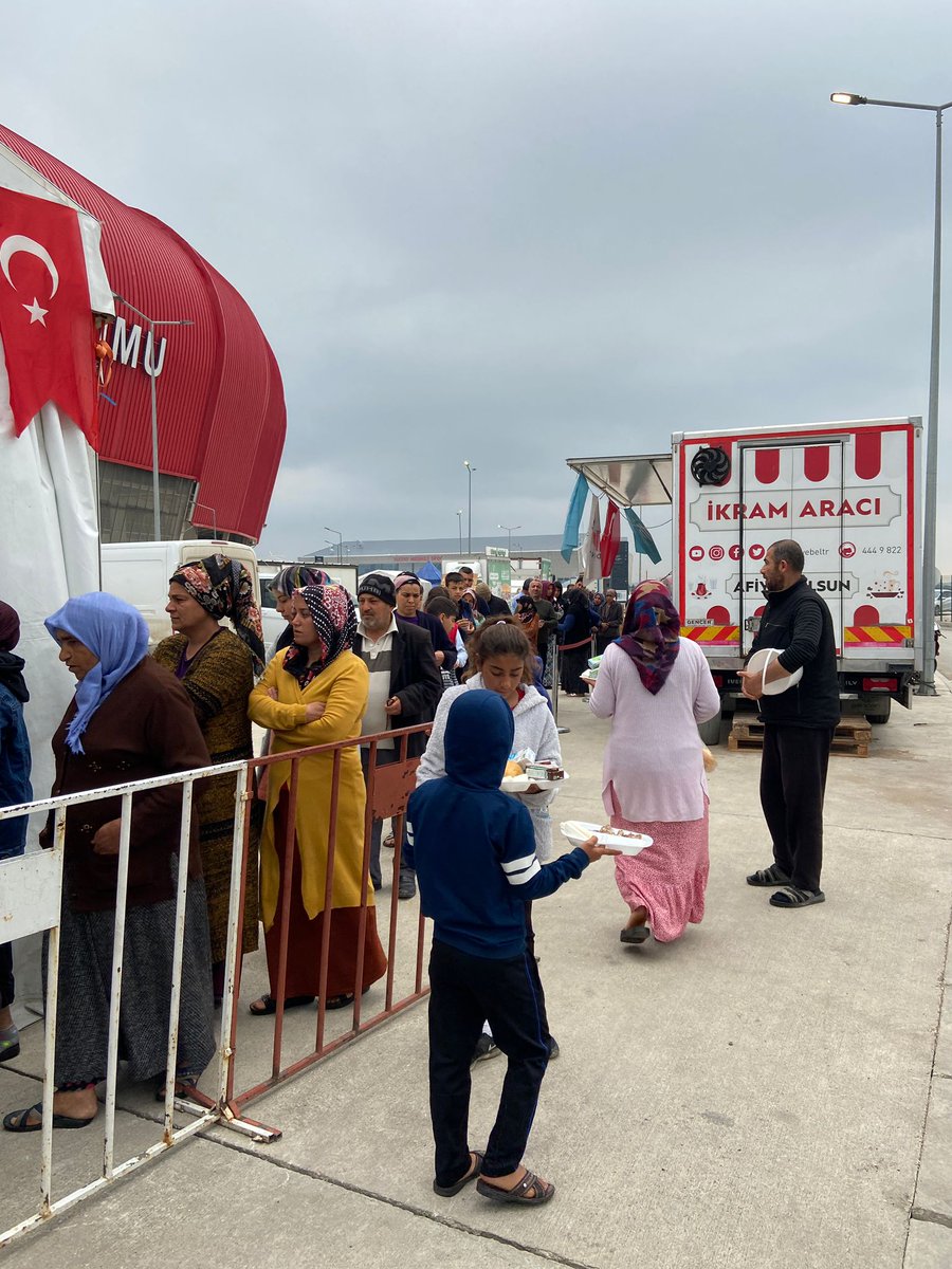 Her daim Hataya hizmet etmekten gurur duyduk #ümraniyebelediyesi ve bizler #hatay kalbimizdesin 🇹🇷❤️