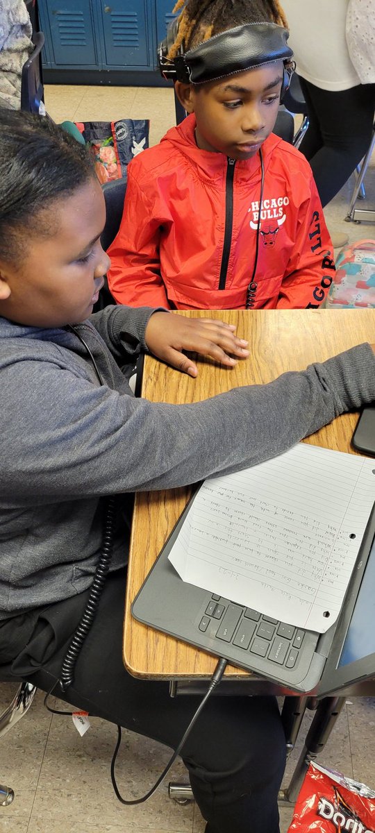 Mucker2ndgrade's tweet photo. Preparing for Yes, Louisville! Students are working on projects to showcase the GREAT things happening in our city. #yeslouisville #gotolouisville @JCPSKY @AudubonES #PBL https://t.co/NbRLBRH4h6