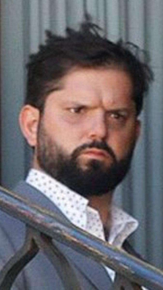 Que tal 😅
El #Sismo despertó al "Presidente" solo el puede dormir en horas de trabajo 😣

Es idea mía o tiene cara de desquiciado, drogado 🧐🤔