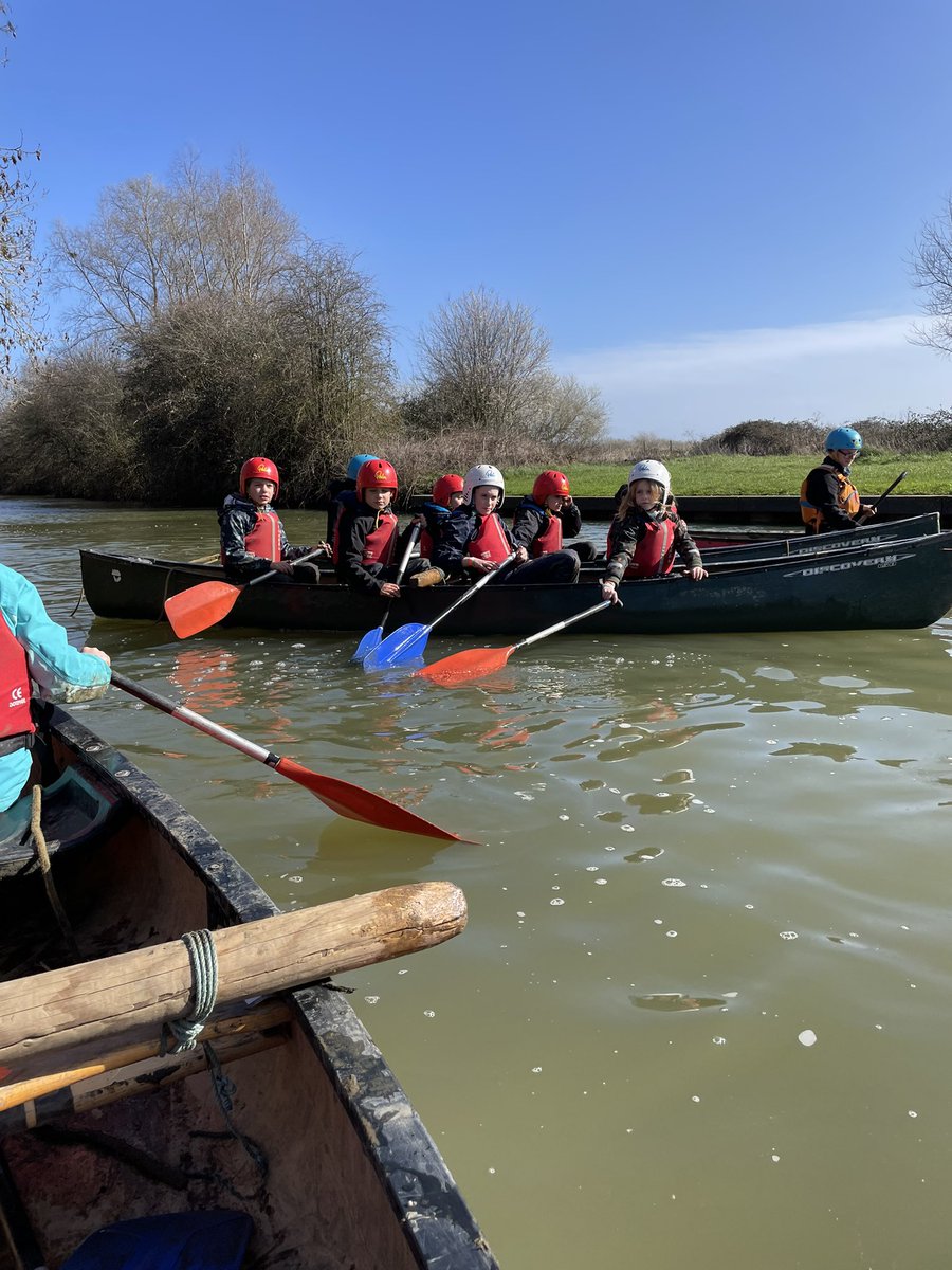 bastonceprimary's tweet photo. A wonderfully sunny day for canoeing 🛶 @RockUKAdventure #canoeing #Year4Residential https://t.co/MOkRdKIq6J