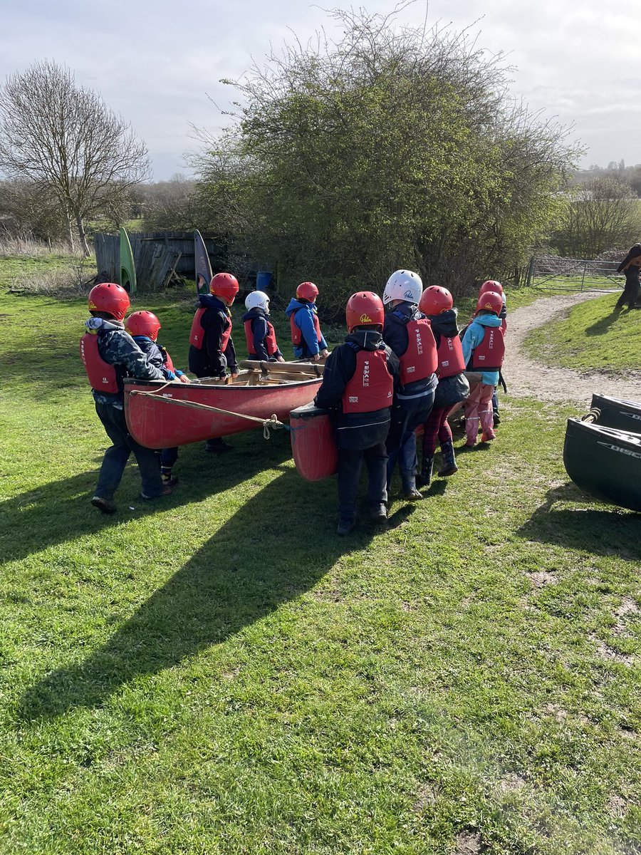 bastonceprimary's tweet photo. A wonderfully sunny day for canoeing 🛶 @RockUKAdventure #canoeing #Year4Residential https://t.co/MOkRdKIq6J