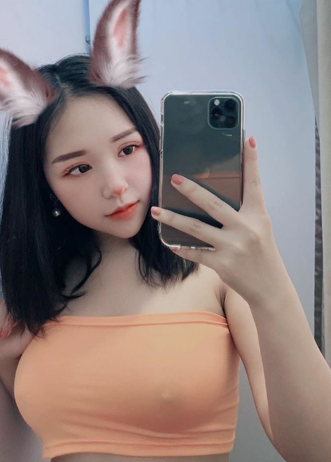 好久不自拍了 你喜欢吗