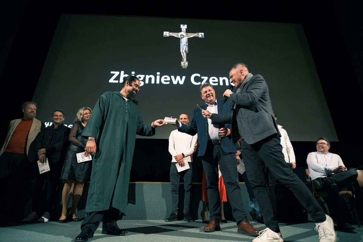 studenik's tweet photo. Včera v Lucerně Zbigniew Czendlik pokřtil knihu Umění neúspěchu, kterou jsme sepsali spolu s děkanem @fimuhk @JosefHynek. K mání za zvýhodněnou cenu i jako audiokniha na https://t.co/WFDgIFuF7c #ScienceofFailure #UmeniNeuspechu #Vedaoselhani https://t.co/zTT6wE5F4m