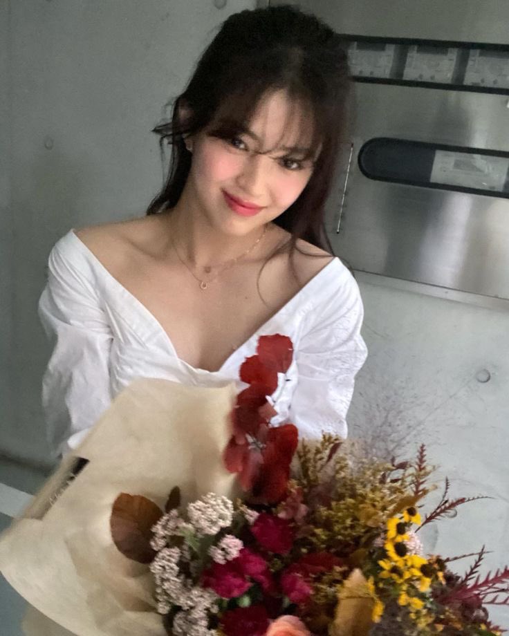 #HanSohee and flowers