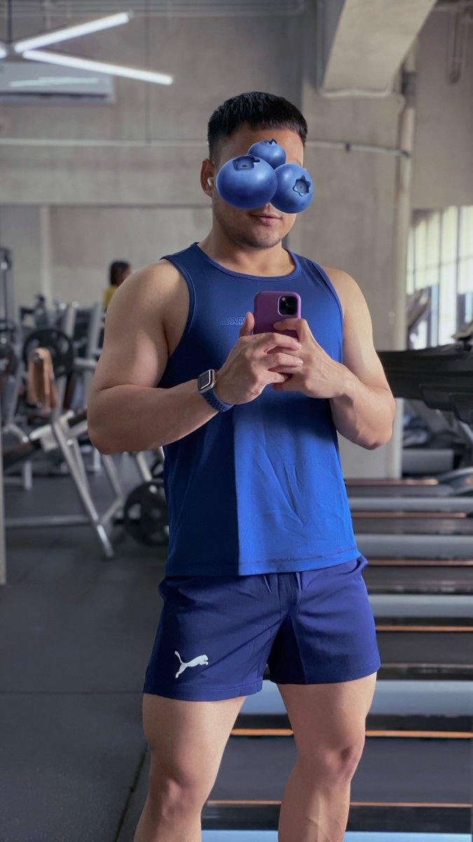 teIasonu's tweet photo. One last gym photo before yall puasa 🫐 https://t.co/DbO8hIiWCd