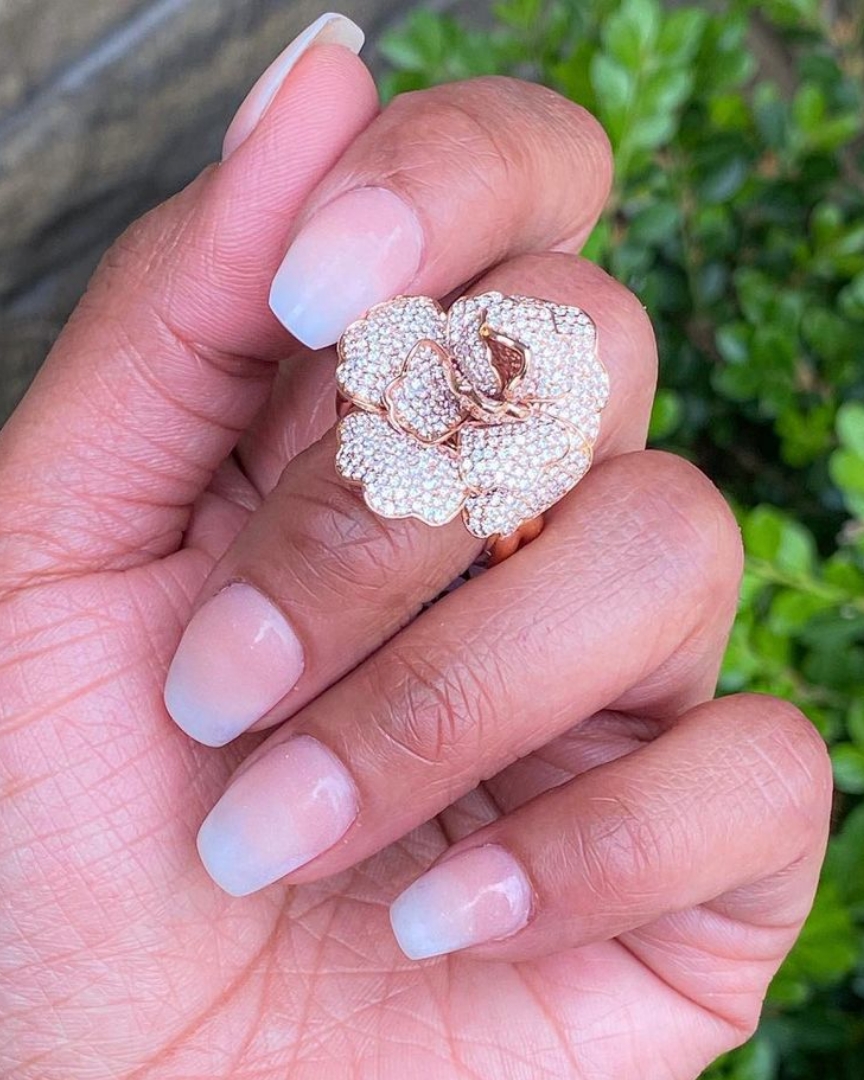 ThatsJared's tweet photo. Florals for spring? It might not be groundbreaking but it’s definitely glamorous, especially with this 14K Rose Gold ring from @PninaTornai. #JaredEmployee #PninaTornai
Shop now: https://t.co/ky60TsjUy5 https://t.co/qf7eG1wpwP
