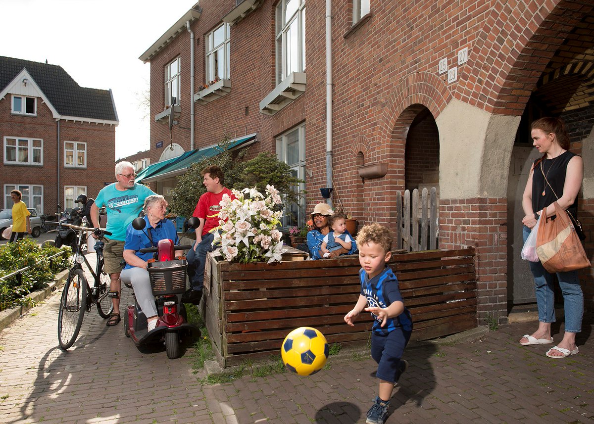 College van Rijksadviseurs (@rijks_adviseurs) on Twitter photo Zojuist heeft <a href="/RijksBM/">Rijksbouwmeester</a> Francesco Veenstra bij #Thuisindewijk BuurtSaam aangekondigd. Werken aan een gezonde leefomgeving in een sociale buurt, met een concrete aanpak, gebiedsvisie of uitvoeringsplan als uitkomst. collegevanrijksadviseurs.nl/projecten/rech… #MinVWS #RaadRVS #Platform31 #lsabewoners Zojuist heeft <a href="/RijksBM/">Rijksbouwmeester</a> Francesco Veenstra bij #Thuisindewijk BuurtSaam aangekondigd. Werken aan een gezonde leefomgeving in een sociale buurt, met een concrete aanpak, gebiedsvisie of uitvoeringsplan als uitkomst. collegevanrijksadviseurs.nl/projecten/rech… #MinVWS #RaadRVS #Platform31 #lsabewoners