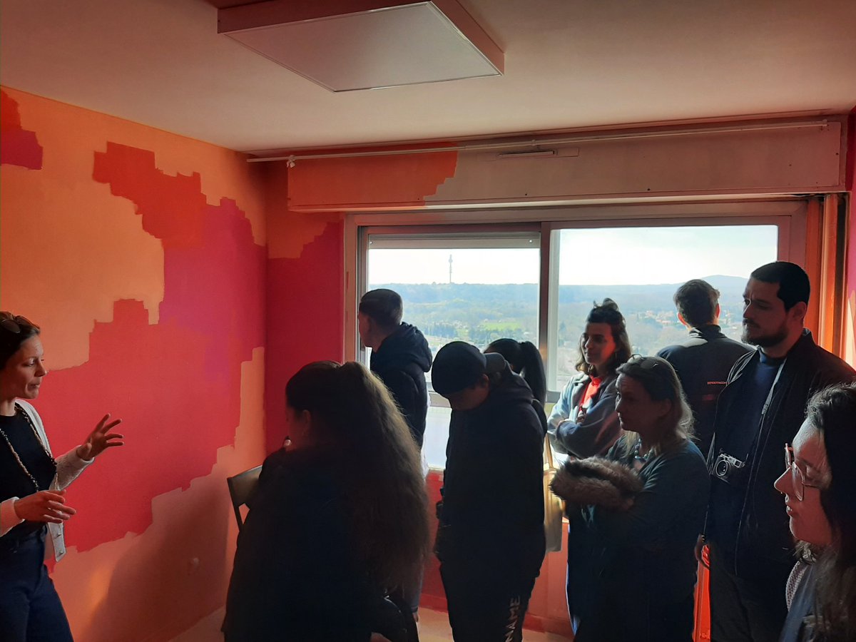 IpeiccP's tweet photo. Ravi d'être premier groupe à visiter officiellement le musée du 22ème étage de la #tourdassas  avec la #classerelais du collège des #escholiers de la #mosson.
Instants de découverte devant ce panorama de @montpellier_ à 360° à 80 mètres! #creaturescreatrices https://t.co/c2kzaPxHdu