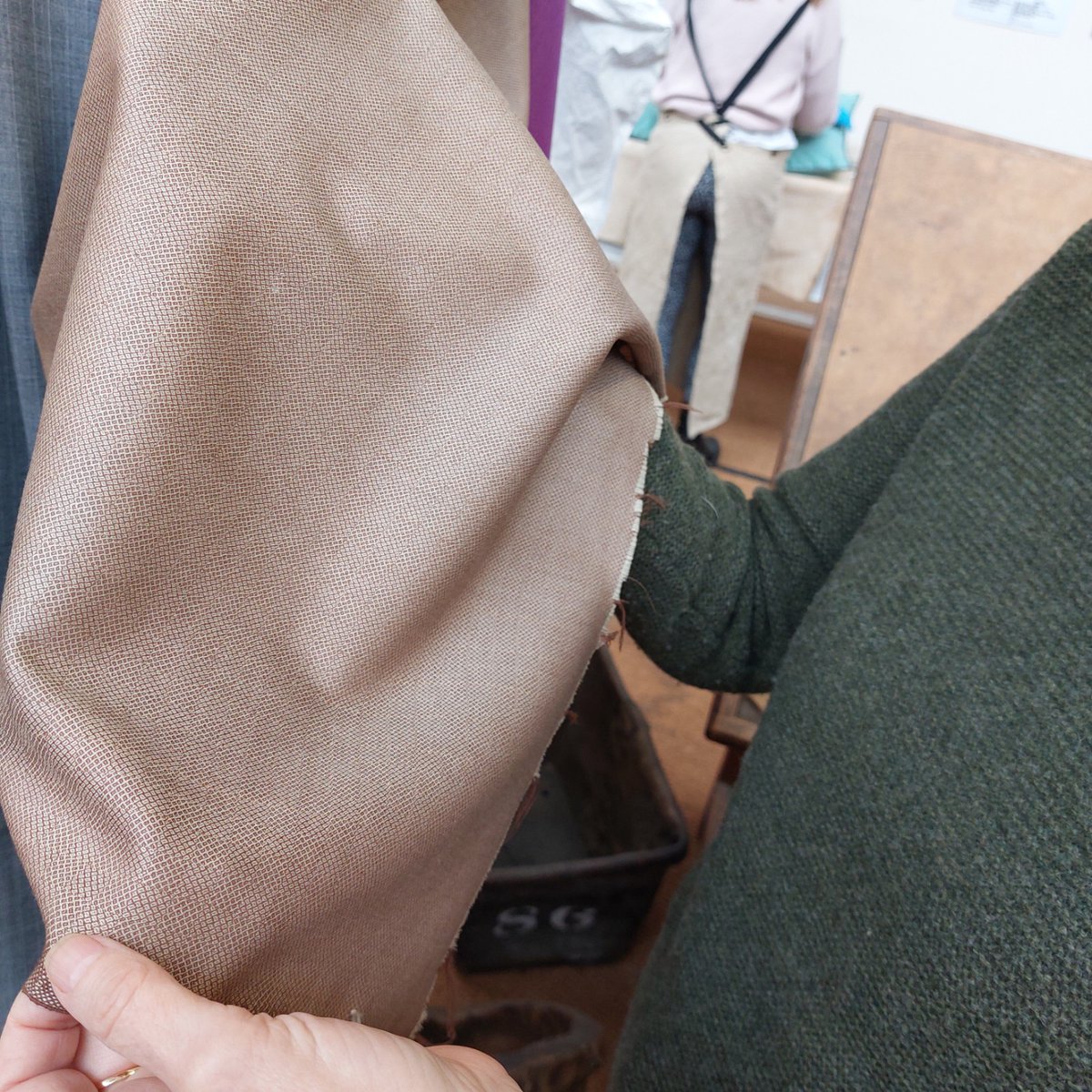 sunnybankmills's tweet photo. Meet Wendy, a volunteer of 9 years, and her favourite object - cloth designed to look like the scales of snakeskin. The trick was to have a "shadow" design that was subtle yet sophisticated.
#VolunteersView #TextileArchive #Worsted #TalesFromTheMill #TextileHeritage https://t.co/Ws1tdY8jIY