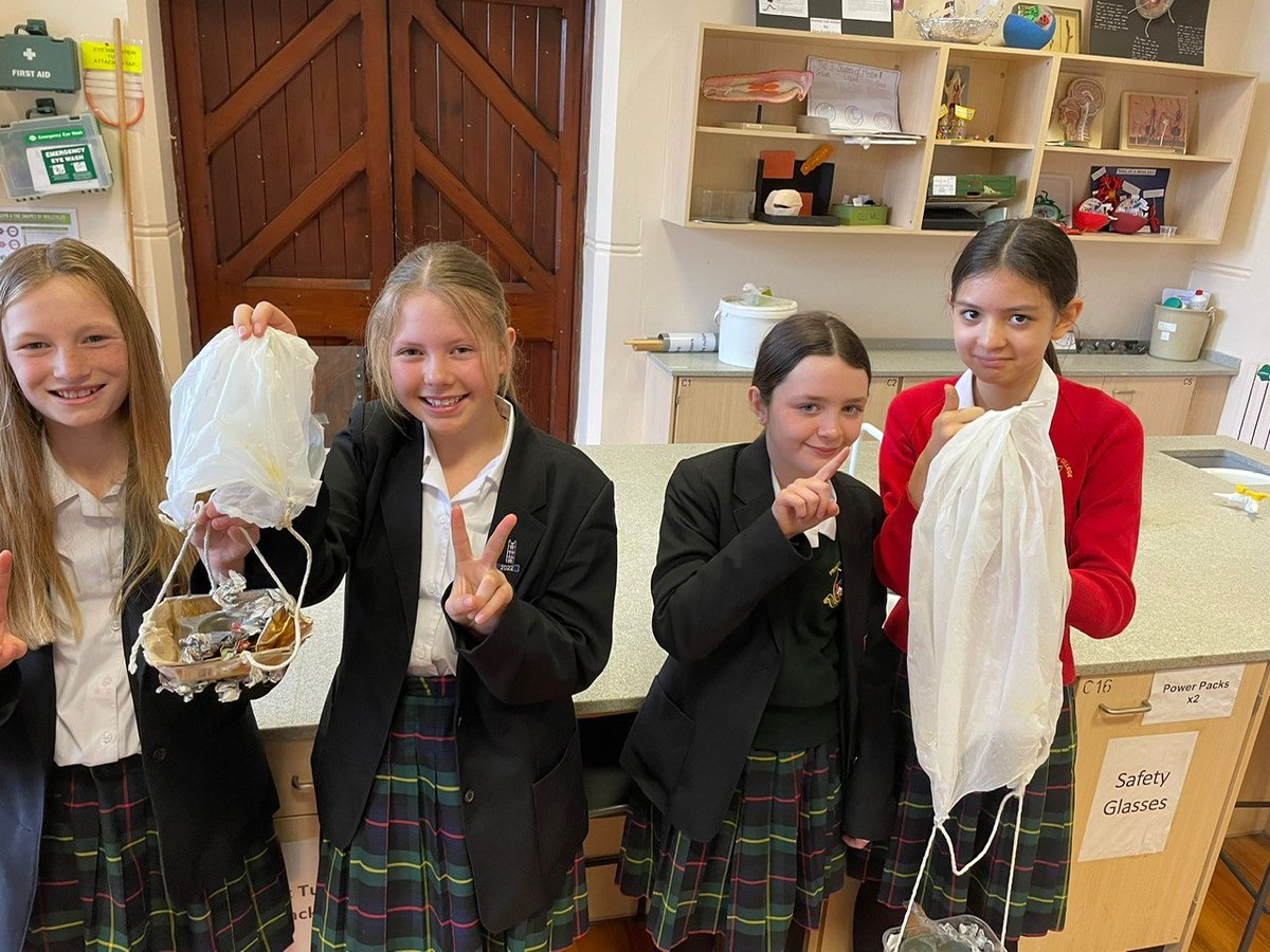 PrincethorpeCol's tweet photo. With the Easter holidays on the way, Head of Science, Miss Cooper thought it might be an eggcellent idea to challenge her Year 7s to a βSave the egg!β contest. Scrambled eggs for breakfast anyone? #princethorpecollege #year7science #savetheegg https://t.co/SB9A5r4SqX