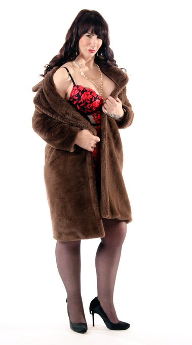 Good afternoon My Naughty Family.. I hope you're all standing rather than hanging! If you're in need