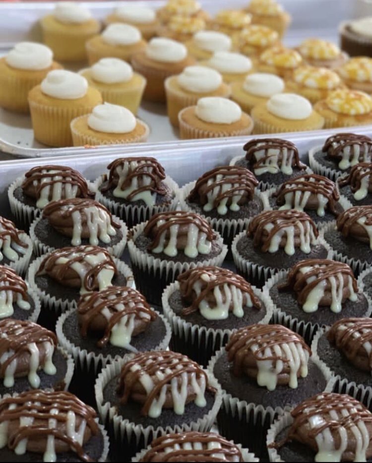 dupesbakery's tweet photo. Want our cupcakes delivered same day  straight to your doorstep? Of course you do 😃😃😃😃

Send a DM to discover our rates and the amazing flavours  we have available for you......

#cupcakesinlagos
#cakestoreinlagos
#desserts 
#cakesinikeja 
#dupesbakery https://t.co/9GwVL3uBct