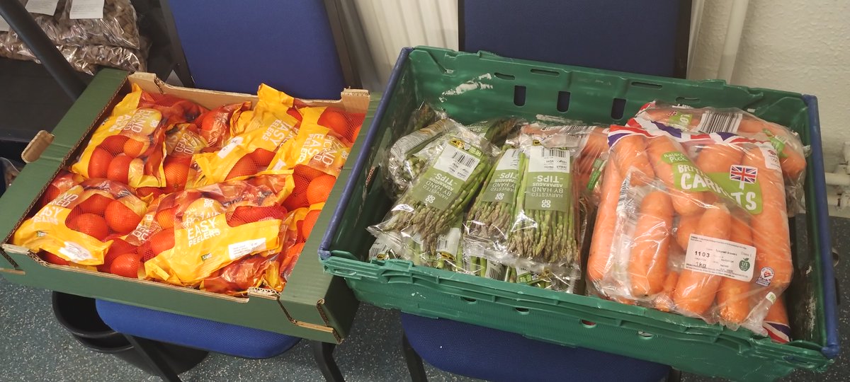 RT CastlelandBarry "Our #warmspace is opening now for #free tea &amp; coffee whilst people wait for the #foodshare to open at 2pm. Just come along and make sure you bring your own carrier bag, take a ticket and enjoy a hot beverage whilst you wait for yo… "