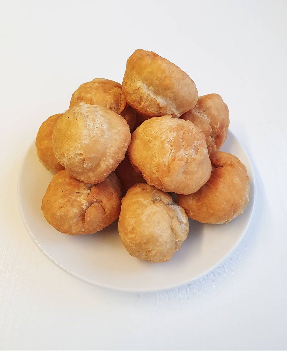 jamaicansdotcom's tweet photo. How many fried dumplings can you eat? ☀️ 🇯🇲😋 Check out our Fried Dumplin recipe here - https://t.co/O3WVEb67SY | 📷IG: grubbalubkitchen #JohnnyCakes #FriedDumpling #WeJaminate https://t.co/f5ccu8PNlc