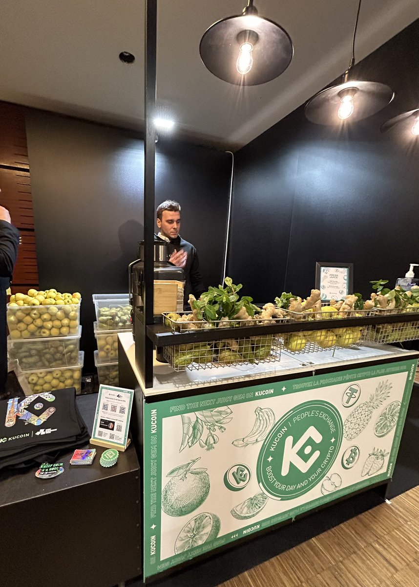 lyu_johnny's tweet image. Are you at #ParisBlockWeek? Swing by the KuCoin juice bar and tell us what&apos;s the most eye-opening blockchain innovation you&apos;ve seen today.