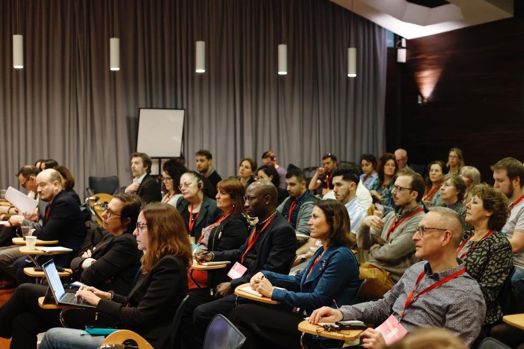 barcelonactiva's tweet photo. 🔴 Acollim l'Spring School de @RMetiers a #BCN!
✅ 3 dies de trobada internacional d'organitzacions que promouen l'ocupació.
🙌 Avui la comissionada @eiroa_g i @africa_cardona i @Carol_LG de @barcelonactiva han participat en la presentació.
Acabem amb una visita al #Porta22!👌 https://t.co/8JI8cSKzXn