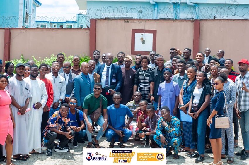 It’s okay to take a pause after lectures for some lovely Group pictures @studentretreat @studentleadershipretreat #studentunion #legislation  #studentleadership #Nigeriastudents #futasrc #futagrammm