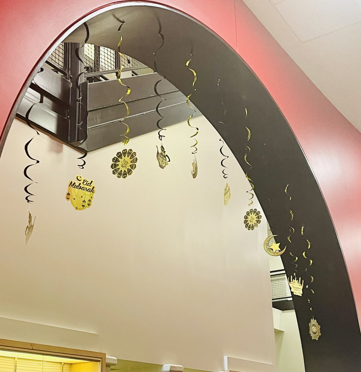 KA_CrimsonTimes's tweet photo. EHS decorates the main entrance and cafeteria in honor of Ramadan! @crimson_times https://t.co/IxY9PoVU4G