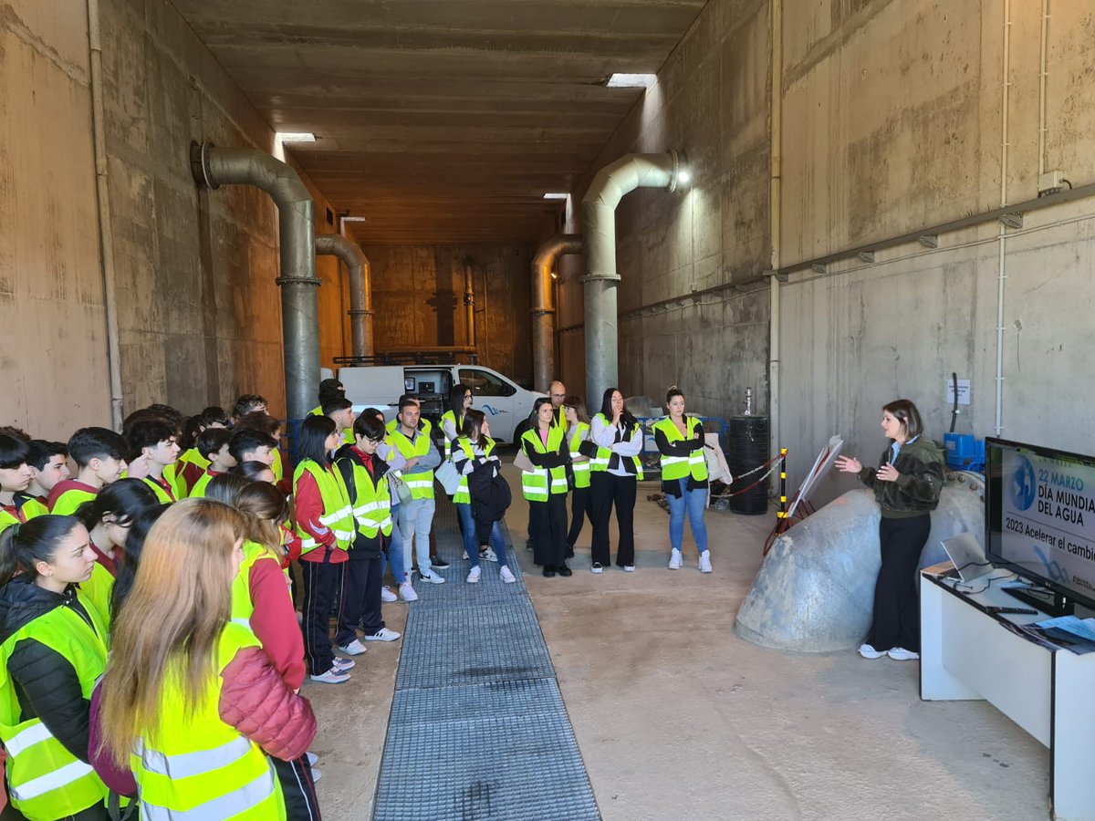 #DMA2023 #WorldWaterDay 

¡Seguimos disfrutando del #DíaMundialdelAgua con Jornada de #PuertasAbiertas en la #ETAP y #EDAR de #Puertollano!  

Estudiantes del #IESLeonardoDaVinci y del CEIP #LaInmaculada nos han visitado para conocer más de cerca su funcionamiento. 

¡Gracias!