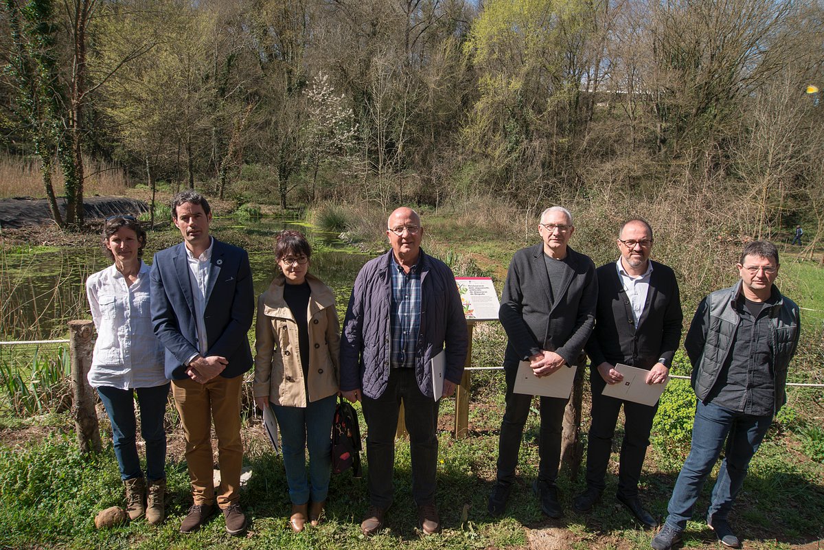 Veolia_Cat's tweet photo. 💧 Avui, #DiaMundialdelAigua presentem amb el @CCGarrotxa, amb @santjoanfontsaj i amb el Sigma, la restauració ambiental dels aiguamolls artificials de depuració de Begudà, a #SantJoanlesFonts.

🌱 Apostem per la protecció dels ecosistemes amb projectes de restauració ecològica. https://t.co/wjhFq2uS2m