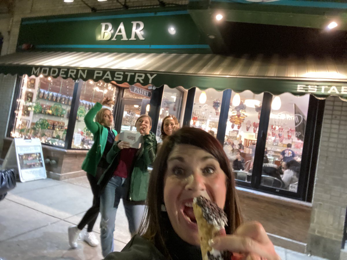 Talk2Shell's tweet image. New data. Connecting with colleagues. Catching up with former colleagues. CANNOLIS.
That’s a wrap on #THT2023 #AbbottProud ✌️