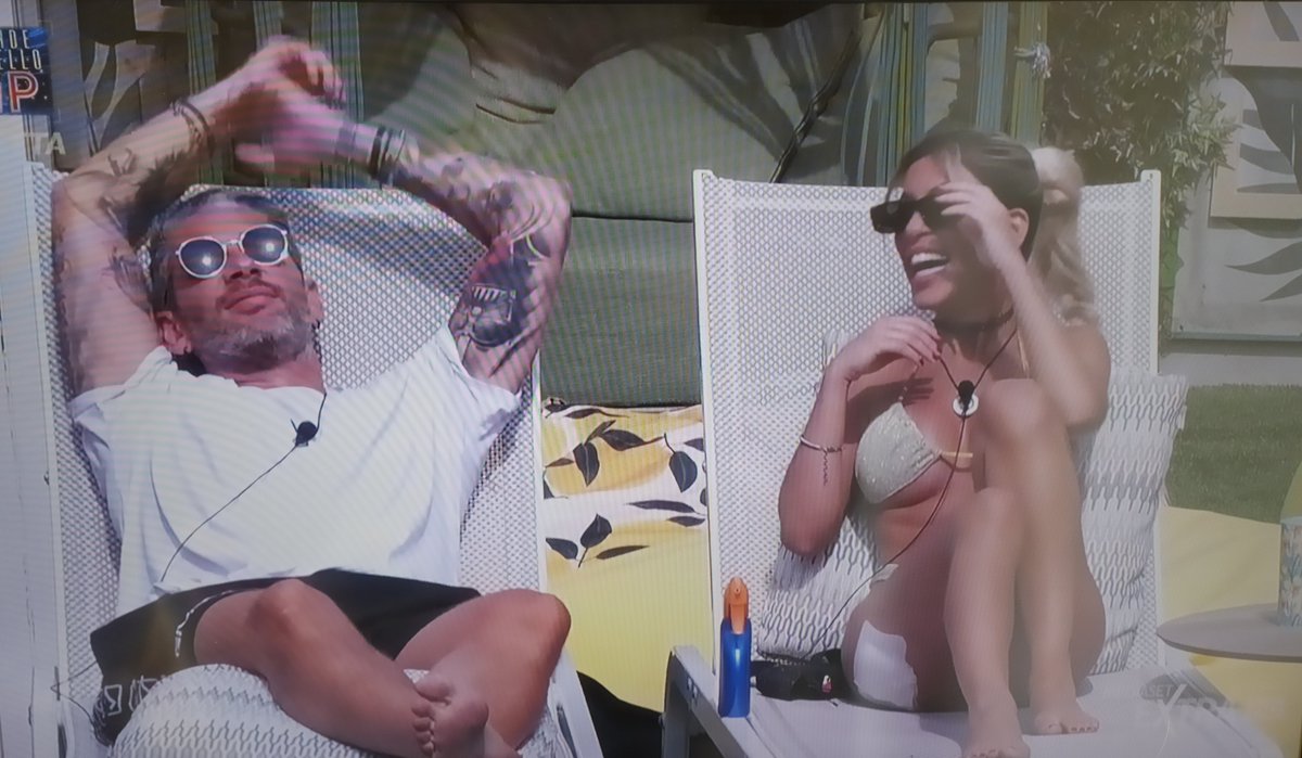 MissEva88504720's tweet photo. Semplicemente LORO❣️🏆🤣
#oriavassi #incorvassi #orianistas #tavassi   #GFVIP #Oriana #bebè https://t.co/UFCHvcmsYS