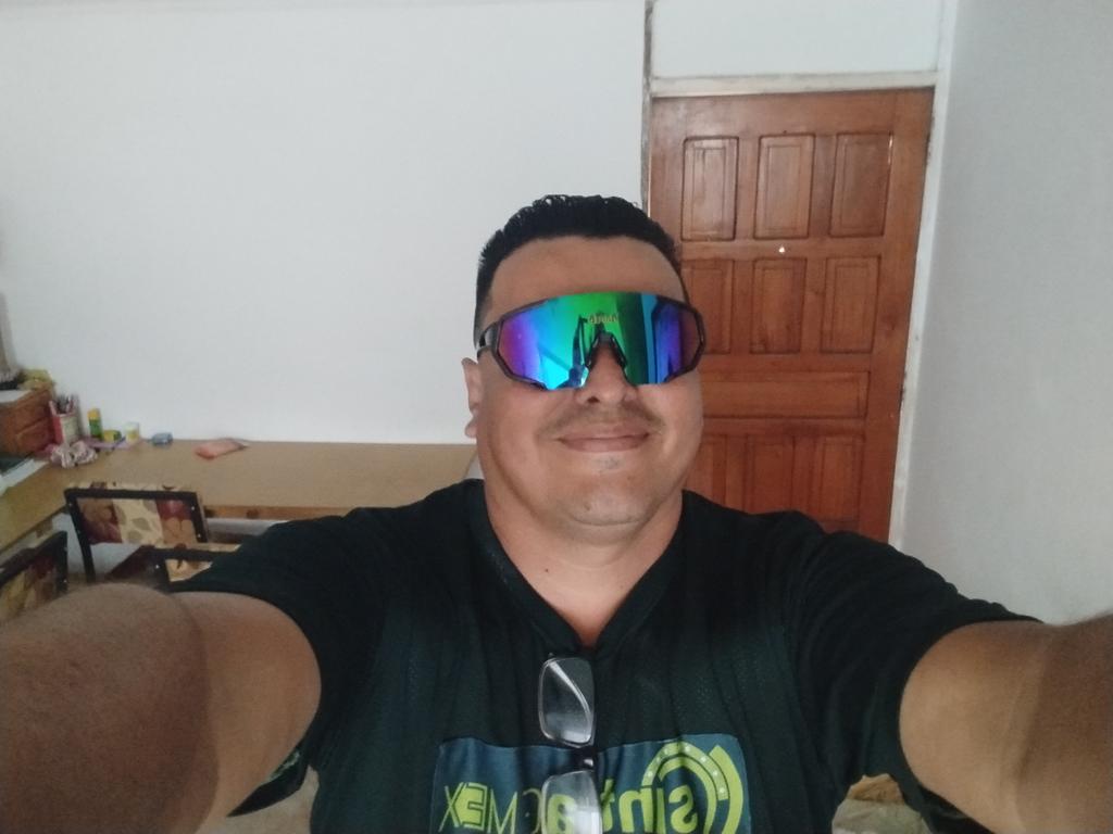 Saludos cordiales a todos mis seguidores de nuevo por estos lares su amigo Johnny Linares