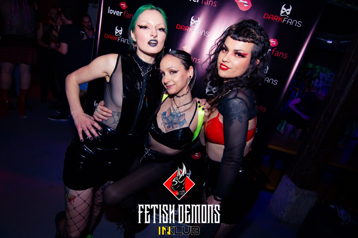 Con mis fabulosas ghoulfriends @MssVelvetViolet @missStripe_ en la fiesta de @fetishdemons @Darkfans_com @LoverFans en @InKlub 🔥⛓️