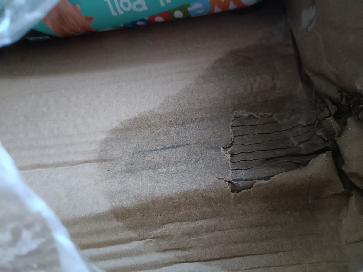 angelictrish95's tweet photo. @AsdaServiceTeam @asda get delivered weekly from yous plus shop in shop...got 2 boxes these..didn't mind burst boz but sending them with them leaking..they are all watery inside and smell which they shouldn't be and yous haven't refunded!!!.. https://t.co/WDnbLTNNA2